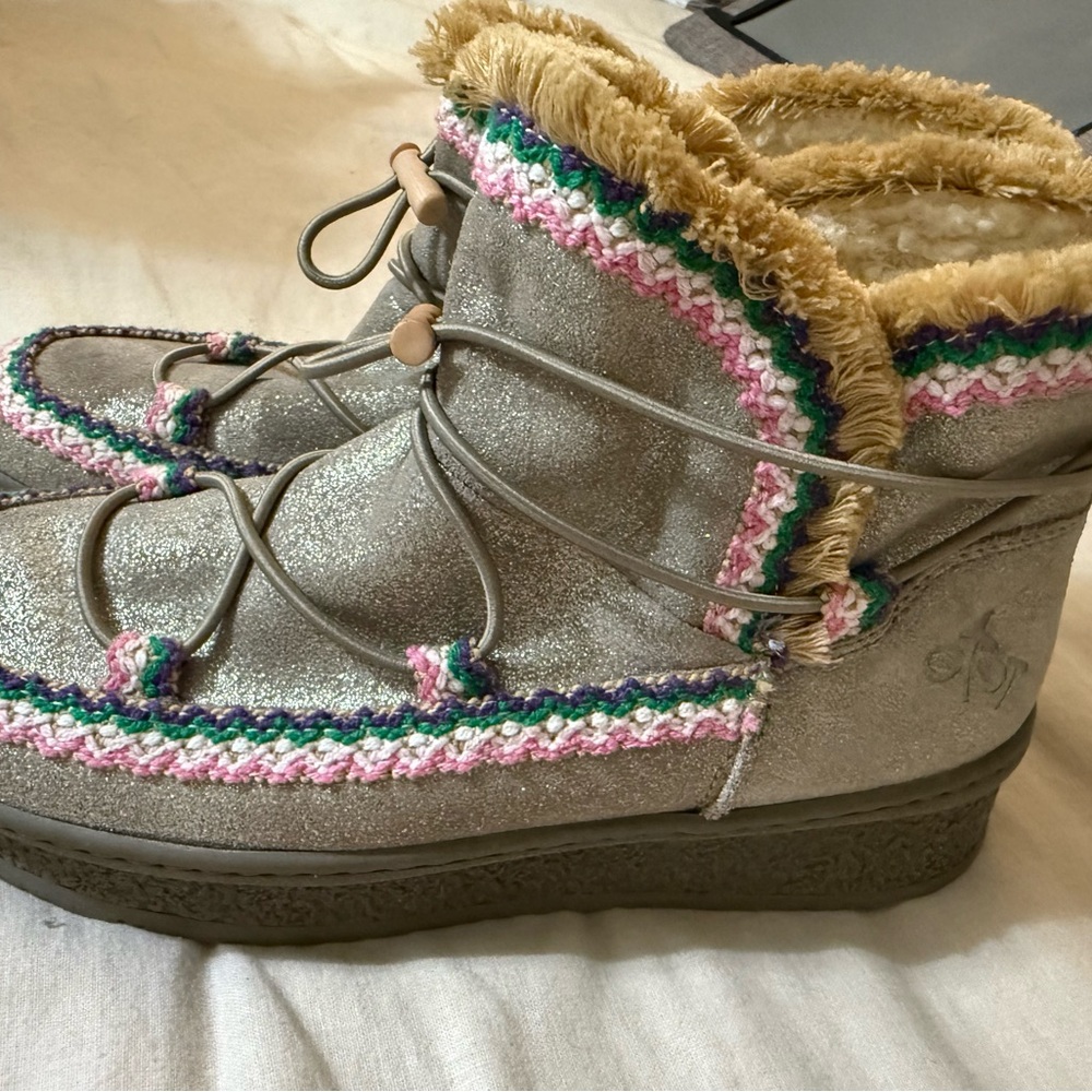 OTBT Gray Boots with Multicolor Accents